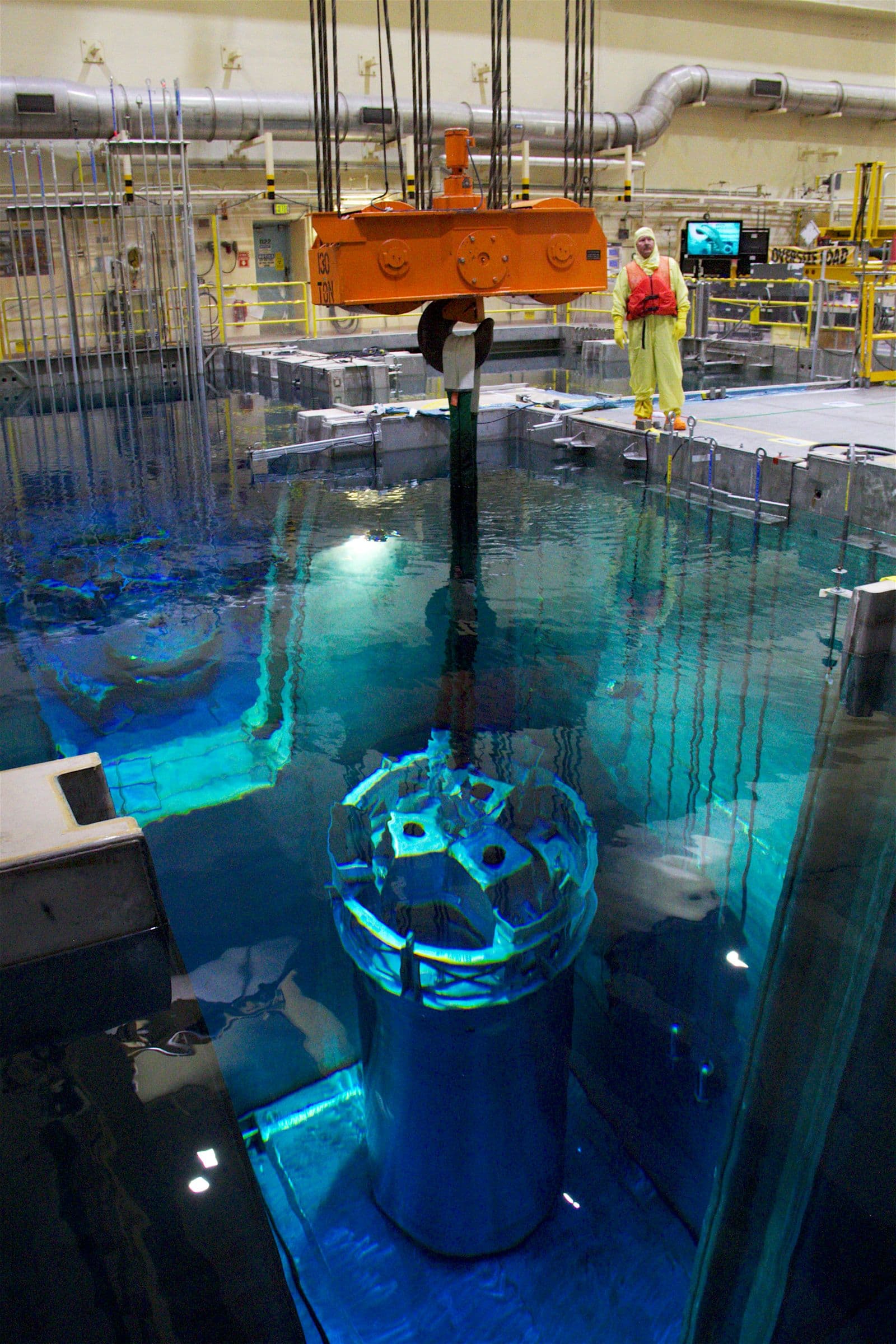 A large cell cask is used to transfer spent nuclear fuel at the Idaho Nuclear Technology and Engineering Center