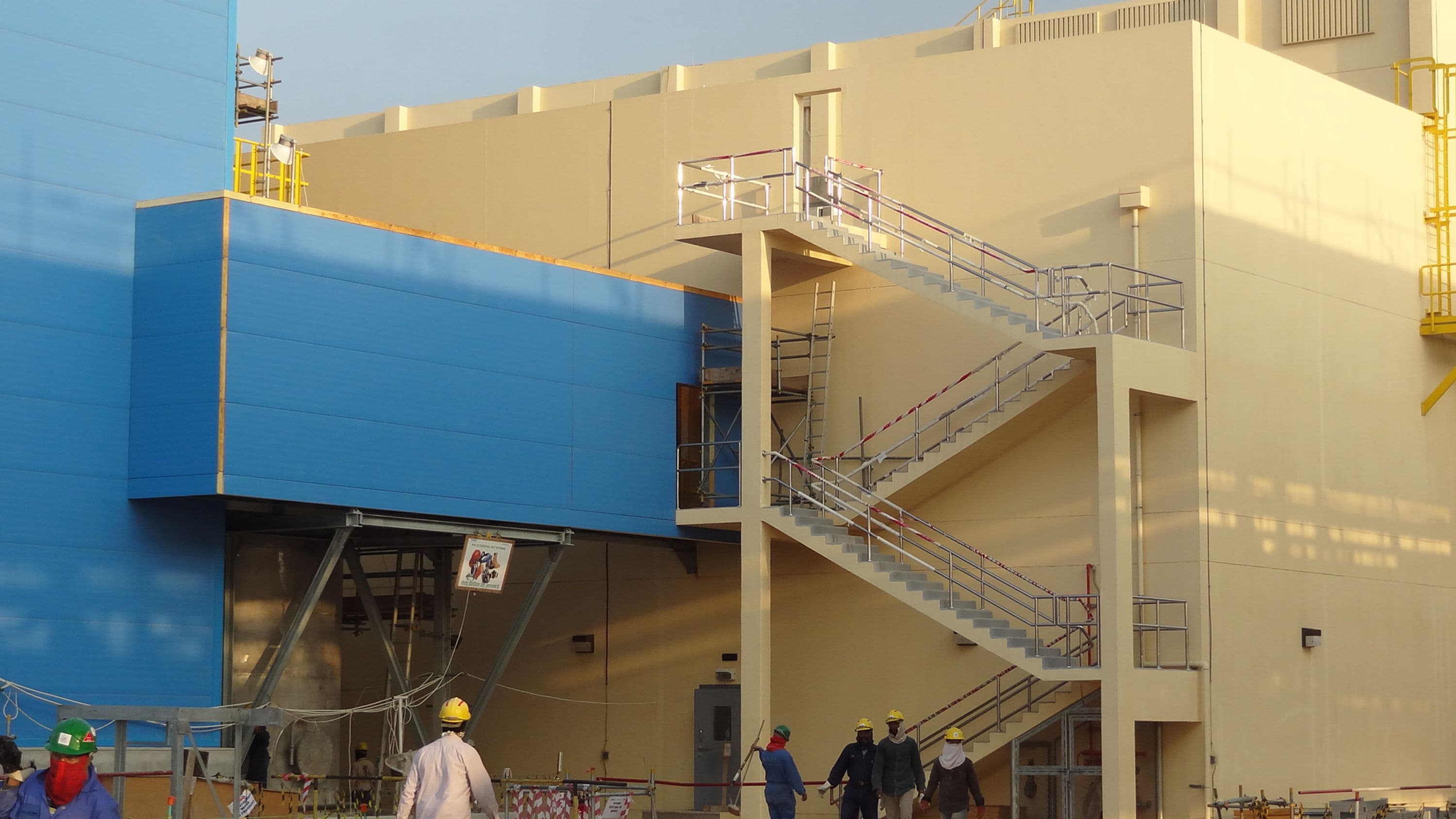 Central control room and pedestrian bridge to the production building