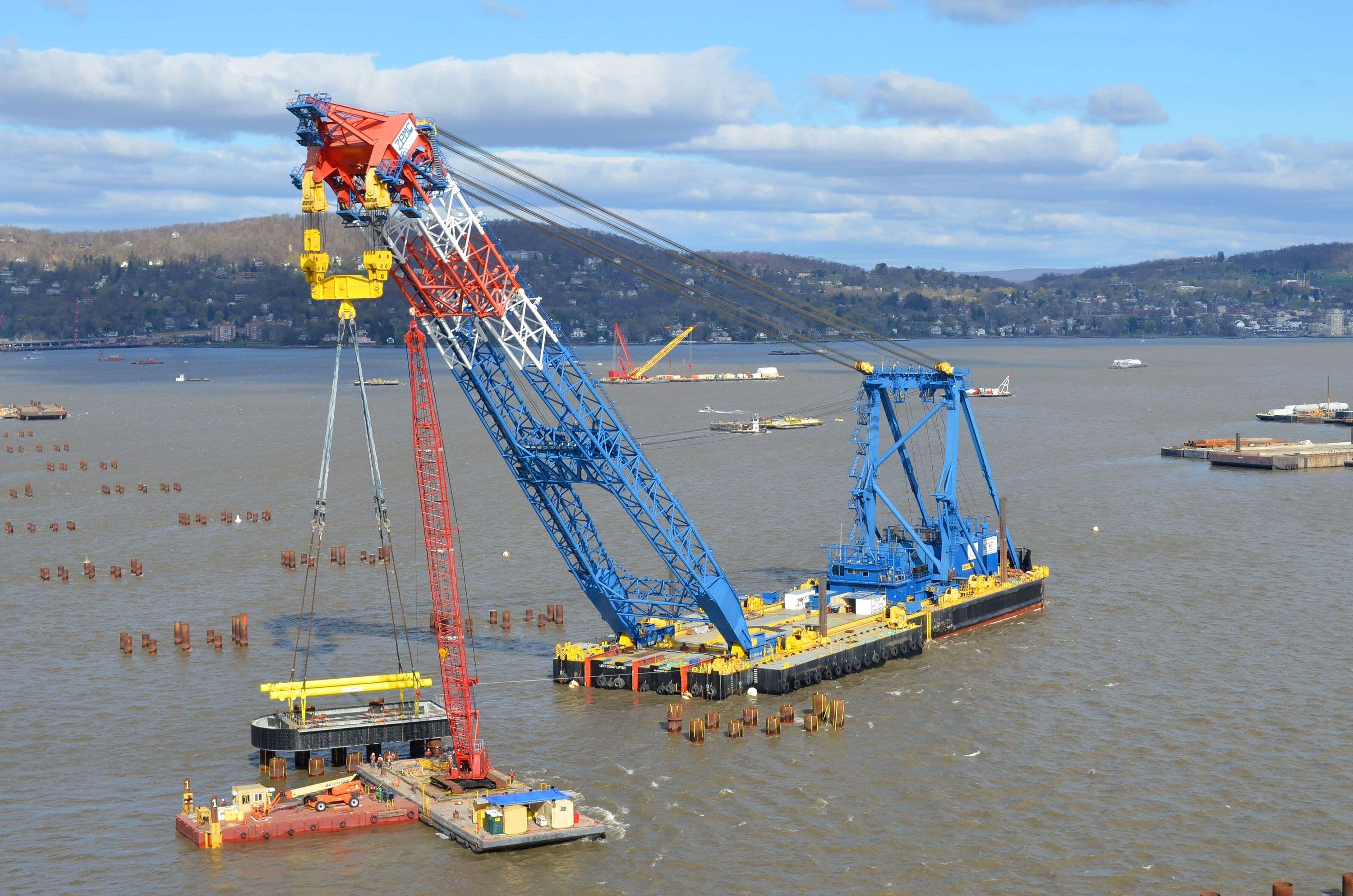 The I Lift NY super crane is taller than a 30-story building and can lift up to 1,900 tons.