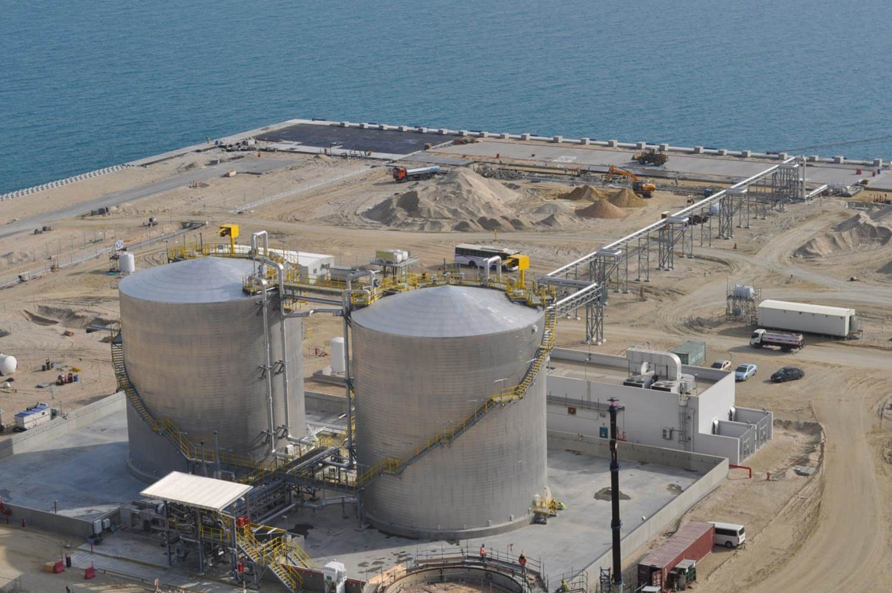 Liquid pitch tanks and unloading facility