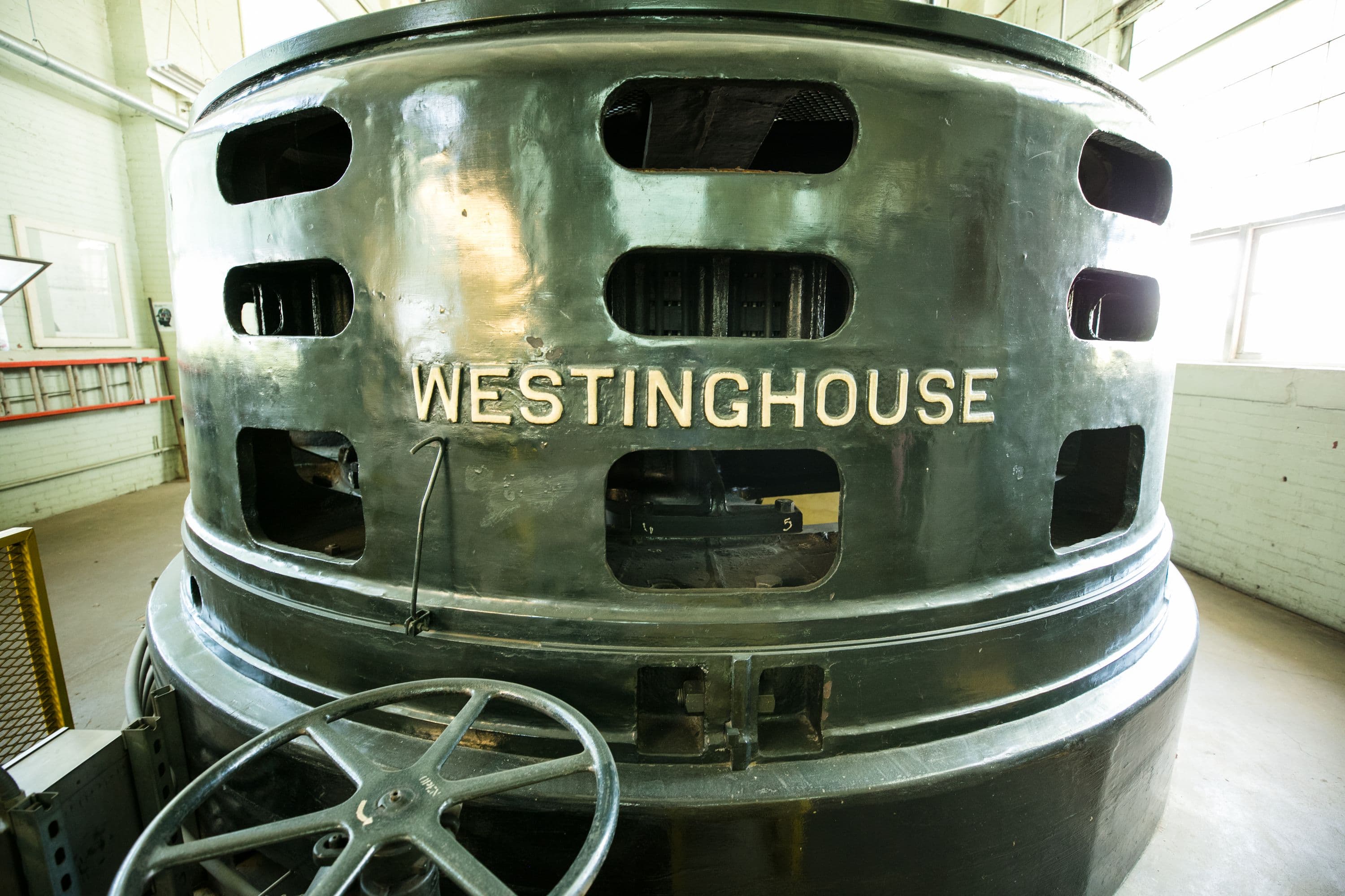 Hydroelectric generator