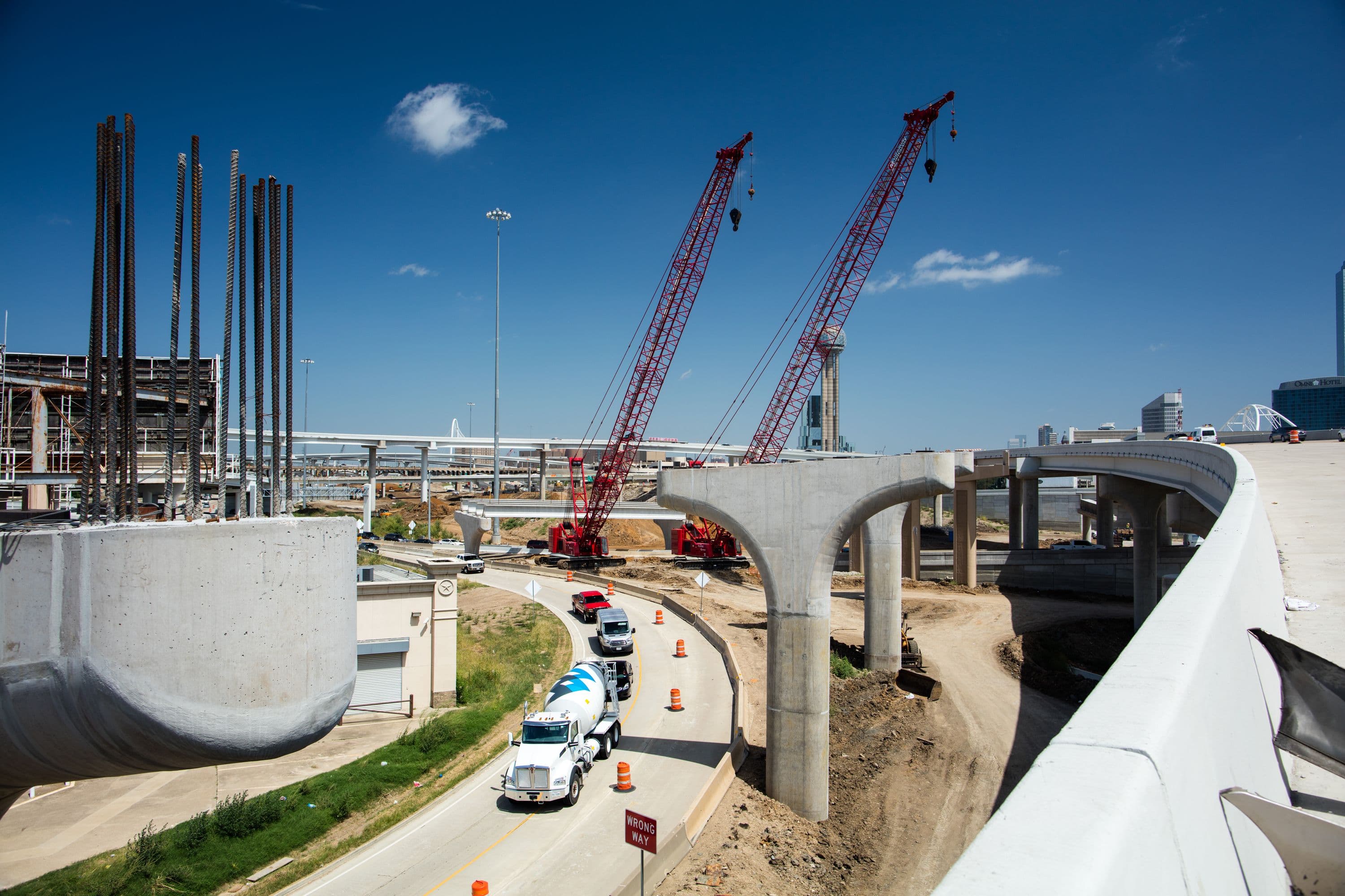 IH-35E Northbound looking into the Mixmaster