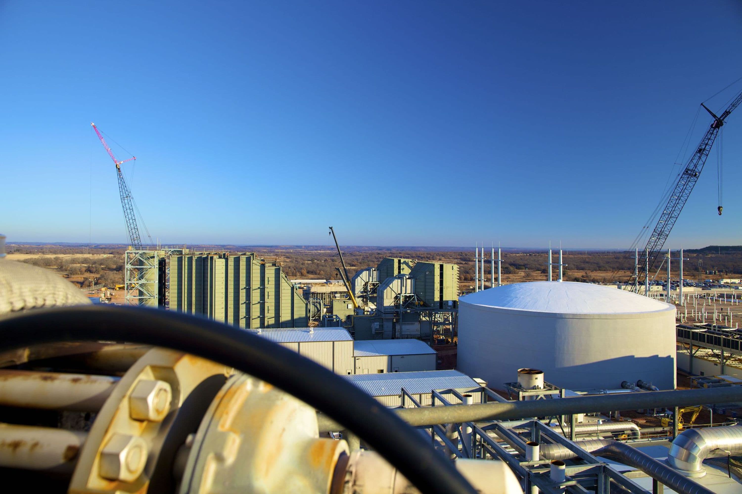 Demineralizing storage tank and HRSG