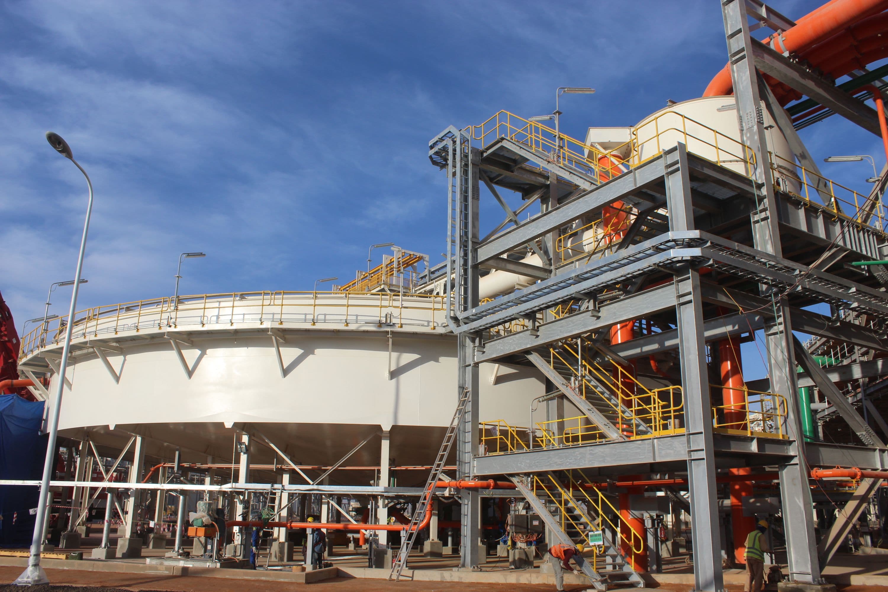 Fine tailings thickener