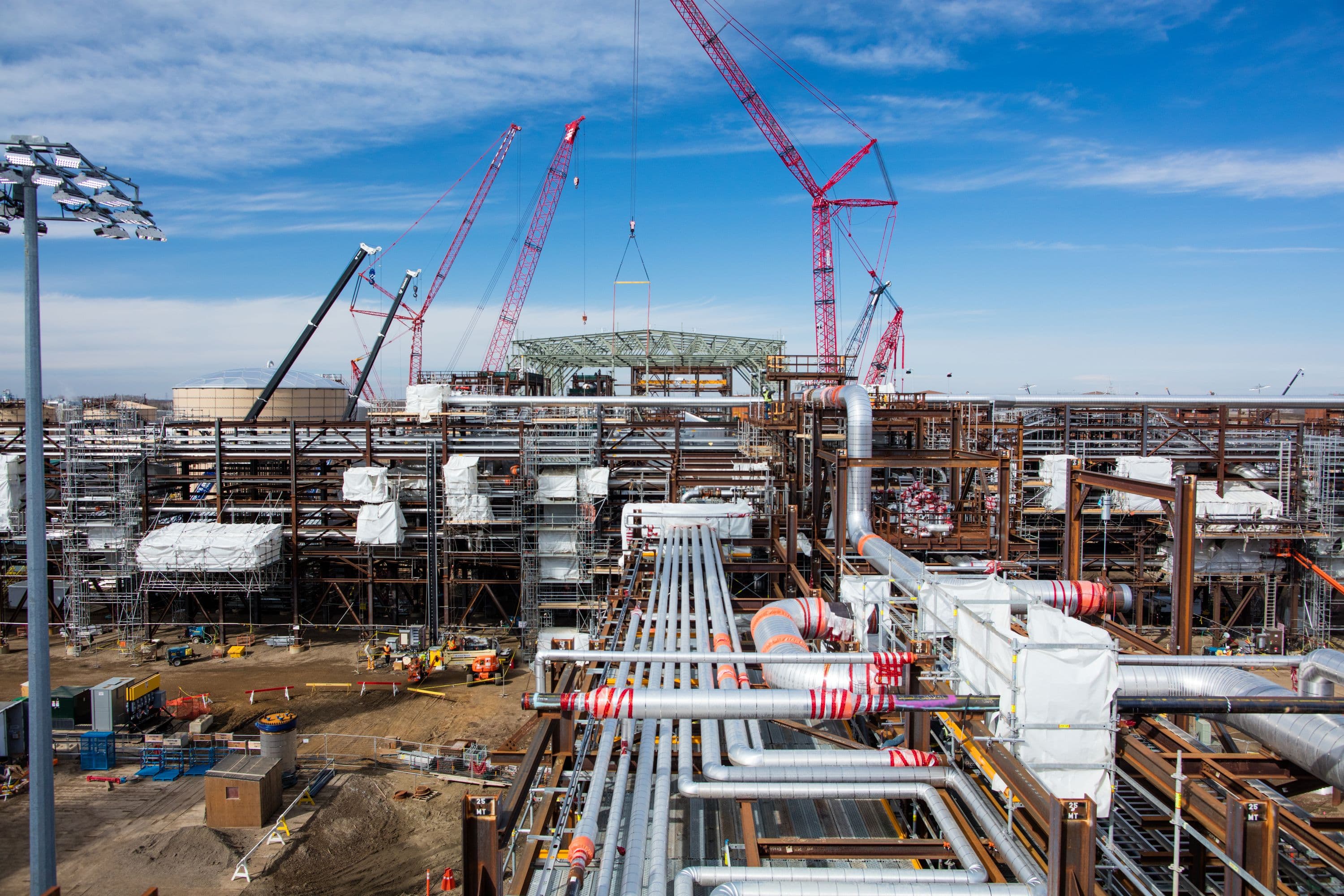 Unit 10 (crude and vacuum) construction